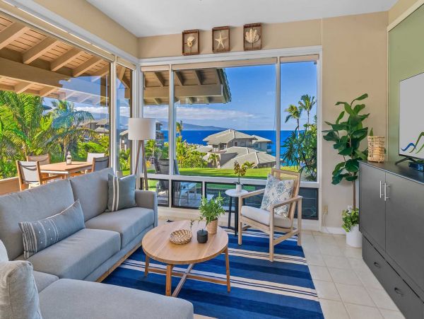 Oceanfront Vacation Condo with 1 Bedrooms in Lahaina
