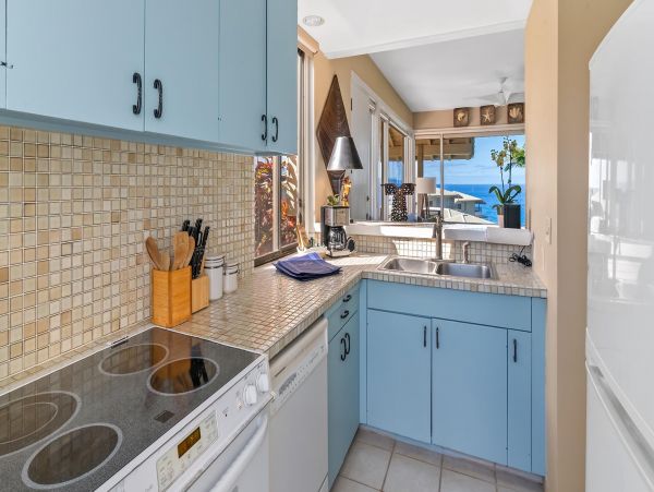 Oceanfront Vacation Condo with 1 Bedrooms in Lahaina