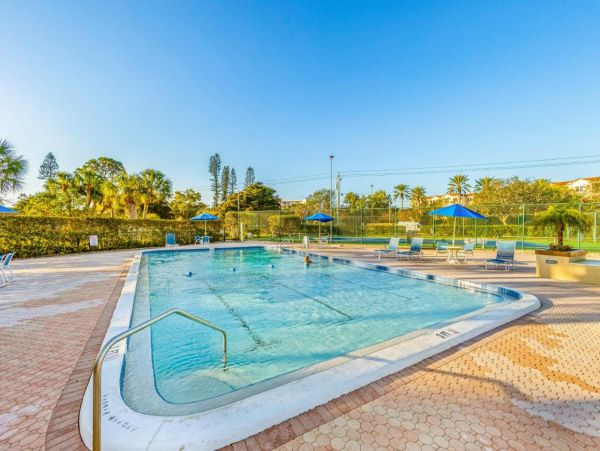 Bayfront Vacation Condo in Longboat Key Steps from Beach