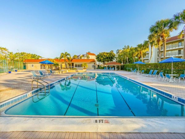 Bayfront Vacation Condo in Longboat Key Steps from Beach