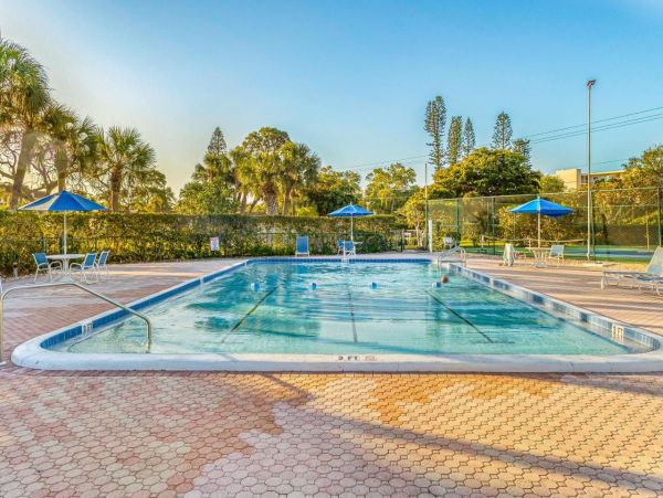 Bayfront Vacation Condo in Longboat Key Steps from Beach