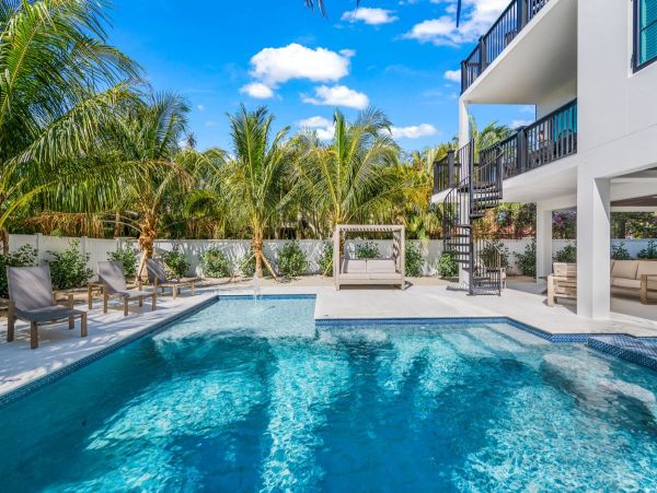 Lido Key Vacation Rental | 8-Bedroom Luxury Home Near St. Armands Circle