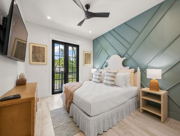 Lido Key Vacation Rental | 8-Bedroom Luxury Home Near St. Armands Circle