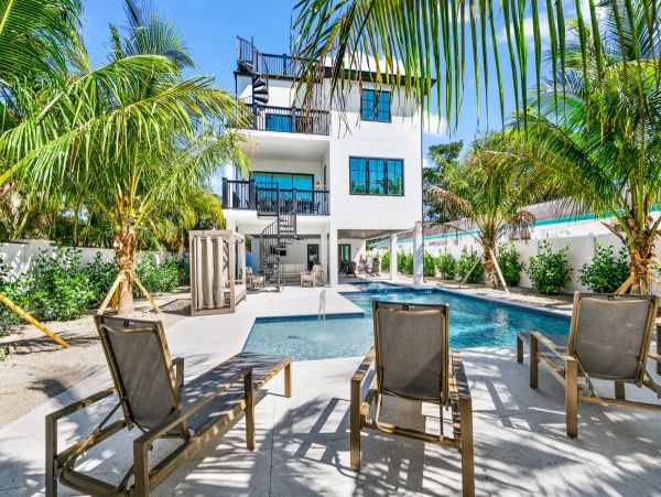 Lido Key Vacation Rental | 8-Bedroom Luxury Home Near St. Armands Circle