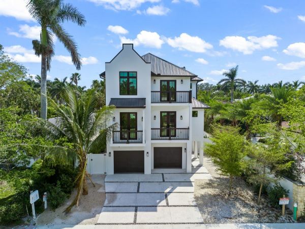 Lido Key Vacation Rental | 8-Bedroom Luxury Home Near St. Armands Circle