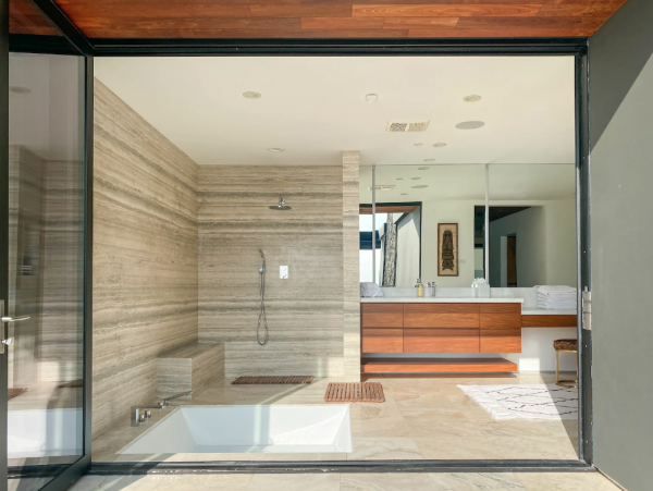 Modern Five Bedroom Vacation Home with Ocean Views