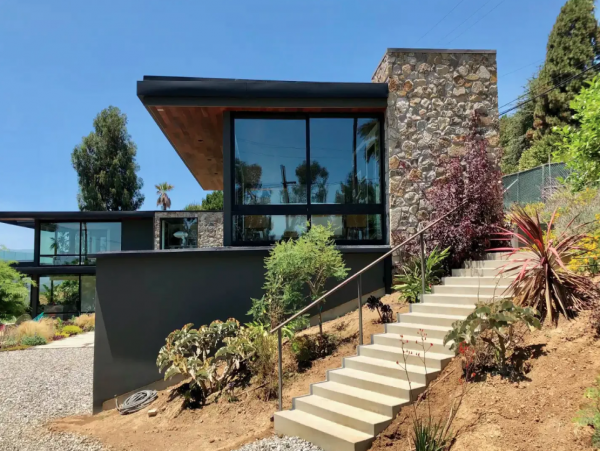 Modern Five Bedroom Vacation Home with Ocean Views