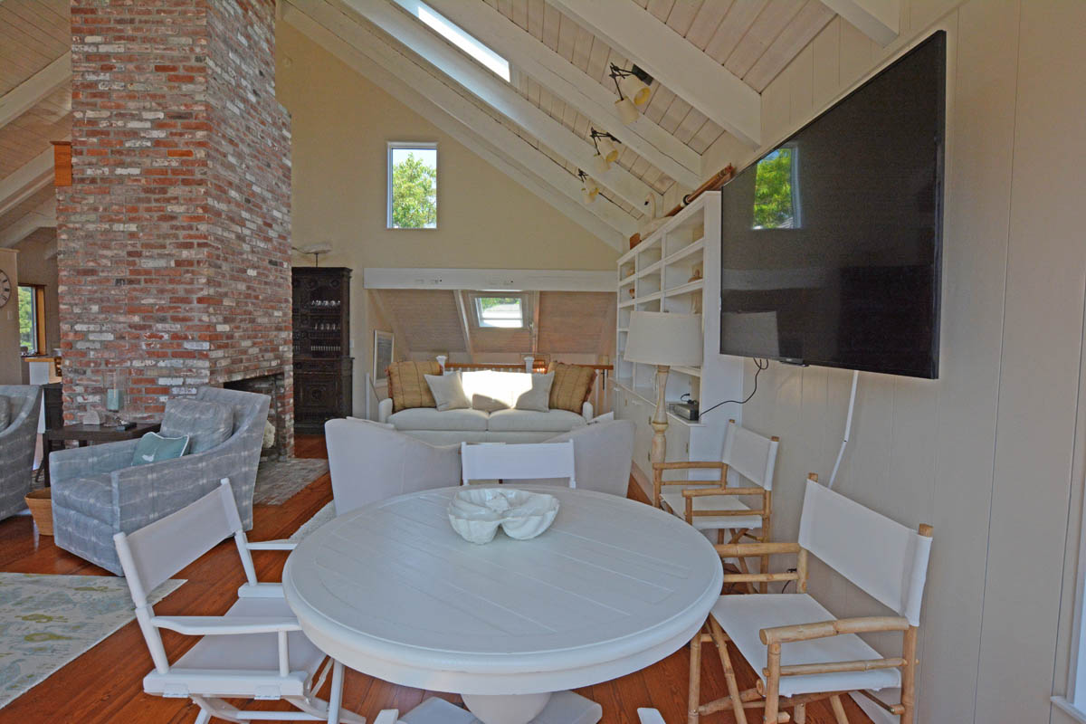 Luxury Nantucket Vacation Home Walk to Beach