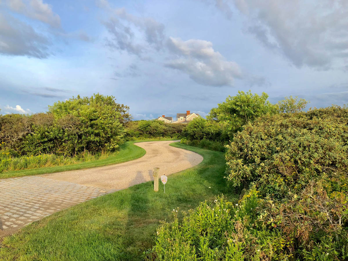 Nantucket Charm Main House & Guest Cottage