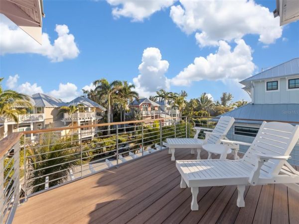 Holmes Beach Vacation Home Four Bedroom Walk to beach