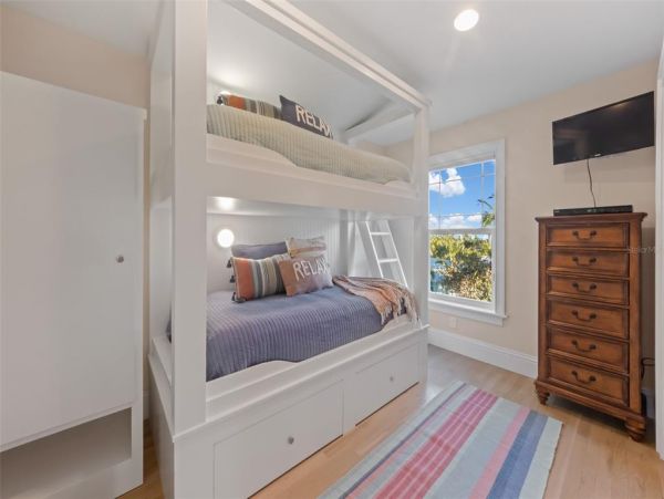 Holmes Beach Vacation Home Four Bedroom Walk to beach