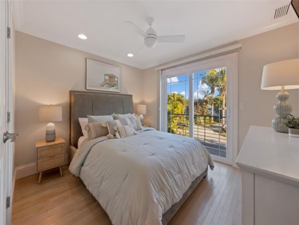 Holmes Beach Vacation Home Four Bedroom Walk to beach