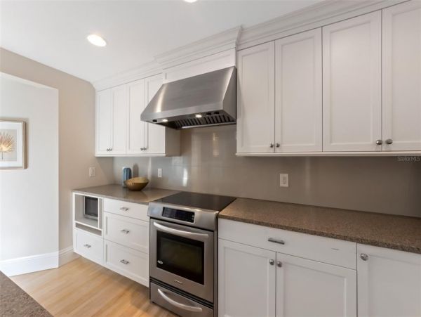 Holmes Beach Vacation Home Four Bedroom Walk to beach