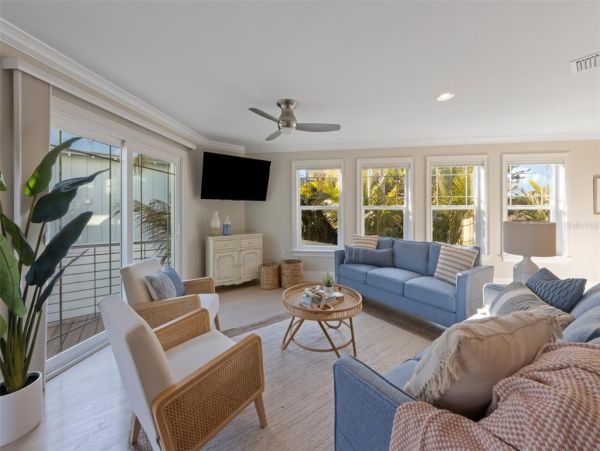 Holmes Beach Vacation Home Four Bedroom Walk to beach