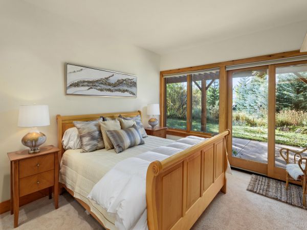 Snowmass Luxury Vacation 6 Bedroom Home with Hot Tub