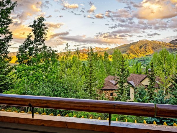Snowmass Luxury Vacation 6 Bedroom Home with Hot Tub