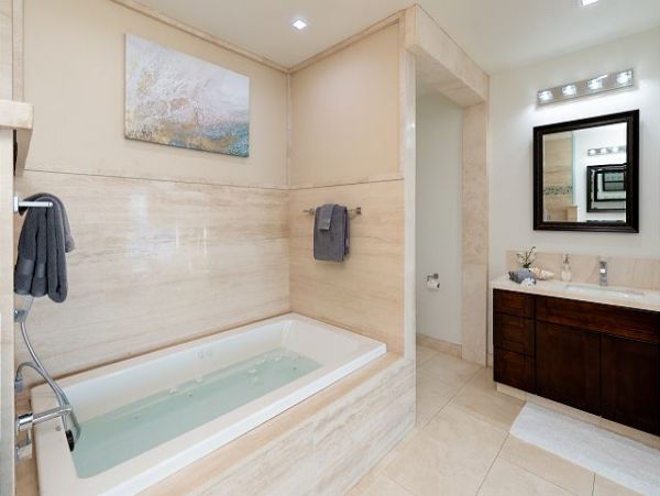 Luxury Beachfront Four Bedroom Home Sleeps 10 Guests
