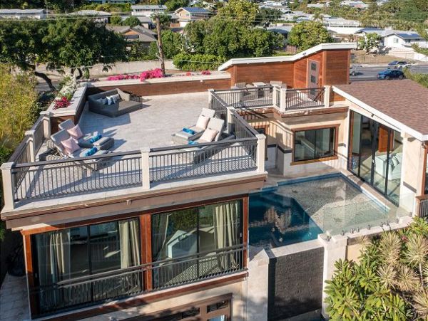 Luxury Beachfront Four Bedroom Home Sleeps 10 Guests
