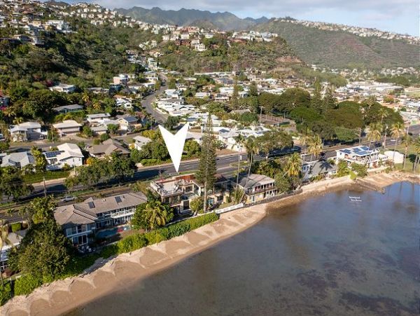 Luxury Beachfront Four Bedroom Home Sleeps 10 Guests