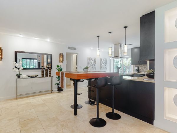 Naples Modern Vacation Villa with Spa and Close to Beach