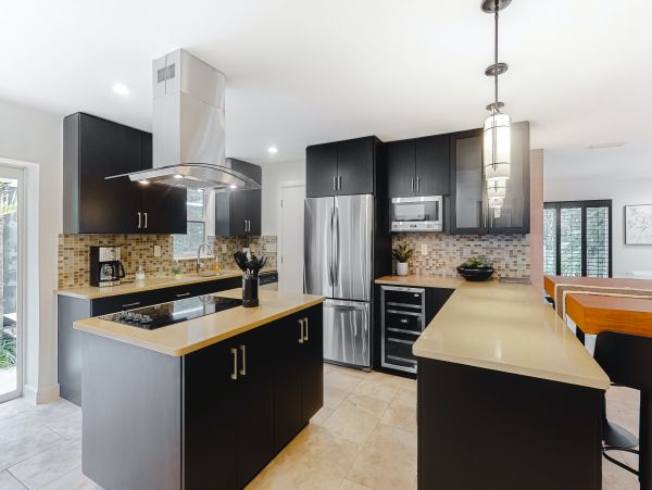Naples Modern Vacation Villa with Spa and Close to Beach