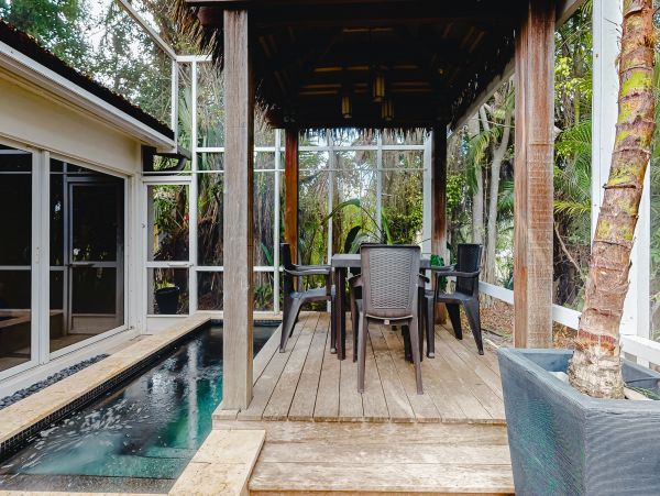 Naples Modern Vacation Villa with Spa and Close to Beach