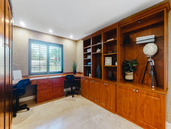 Naples Modern Vacation Villa with Spa and Close to Beach