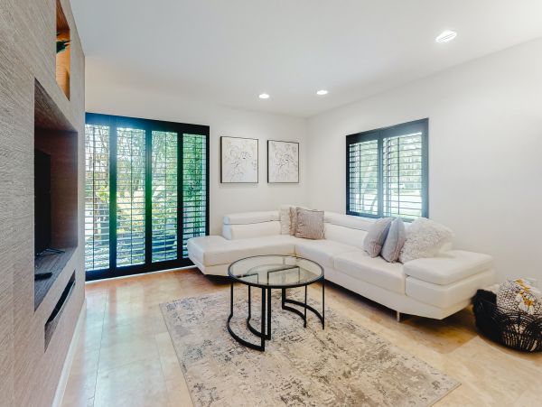 Naples Modern Vacation Villa with Spa and Close to Beach
