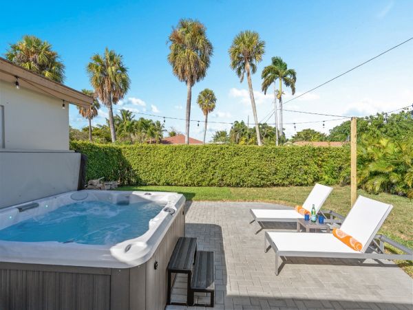 Lighthouse Point Vacation Home Three Bedroom