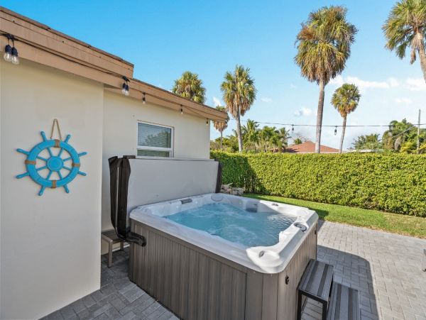 Lighthouse Point Vacation Home Three Bedroom