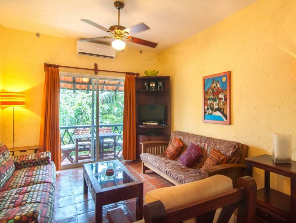Charming 2 Bedroom Condo with Ocean Views
