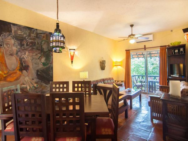 Charming 2 Bedroom Condo with Ocean Views