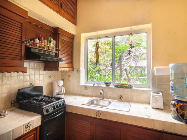 Charming 2 Bedroom Condo with Ocean Views