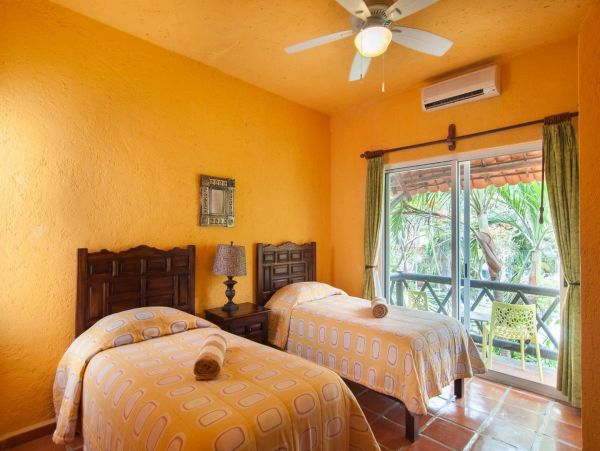 Charming 2 Bedroom Condo with Ocean Views