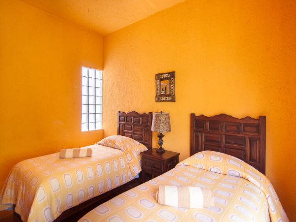 Charming 2 Bedroom Condo with Ocean Views