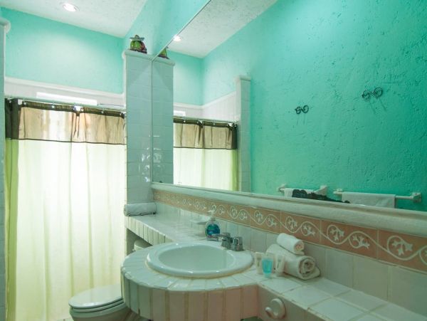 Charming 2 Bedroom Condo with Ocean Views