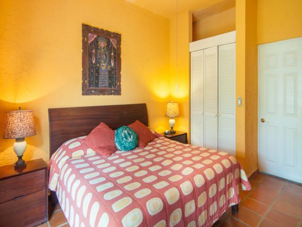 Charming 2 Bedroom Condo with Ocean Views