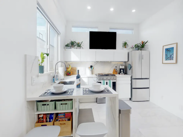 One Bedroom Romantic Charmer in Mission Beach