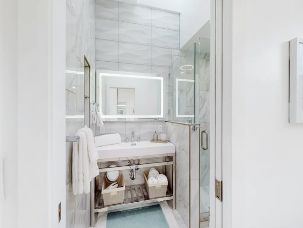 One Bedroom Romantic Charmer in Mission Beach