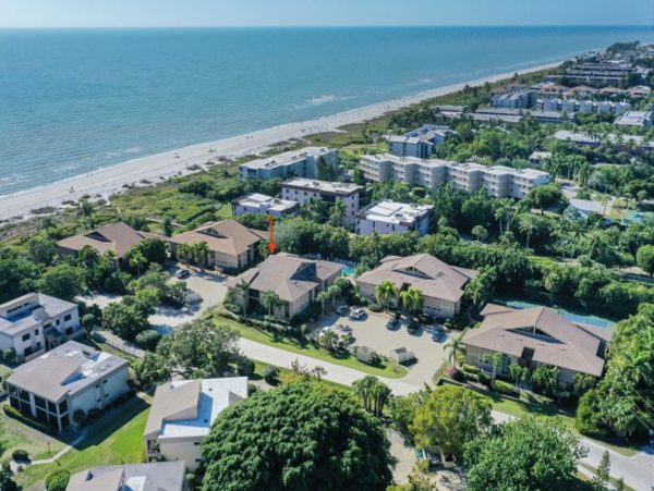 Sanibel Vacation Condo Two Bedroom Walk to Beach