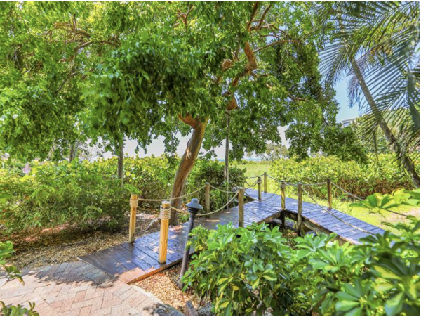 Sanibel Vacation Condo Two Bedroom Walk to Beach