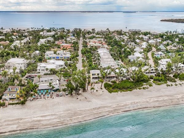 Captiva Island Vacation Home 2 Bedroom & Pool