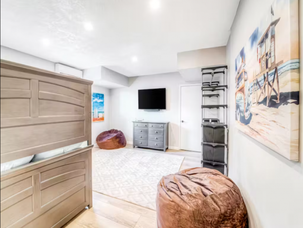 Bradenton Home 15 Min to Beach | Private Yard & Game Room