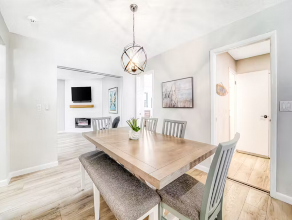 Bradenton Home 15 Min to Beach | Private Yard & Game Room