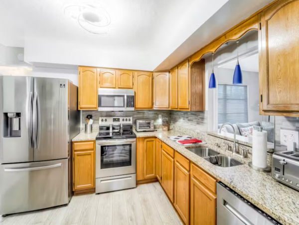 Bradenton Home 15 Min to Beach | Private Yard & Game Room