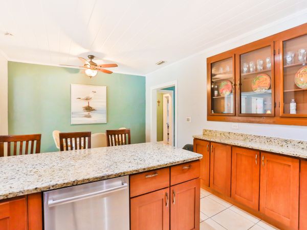 Lakefront 4 Bedroom Vacation Rental in Bradenton