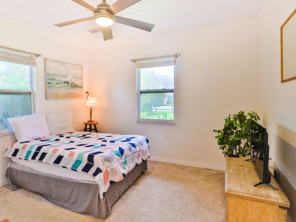 Lakefront 4 Bedroom Vacation Rental in Bradenton