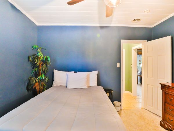 Lakefront 4 Bedroom Vacation Rental in Bradenton