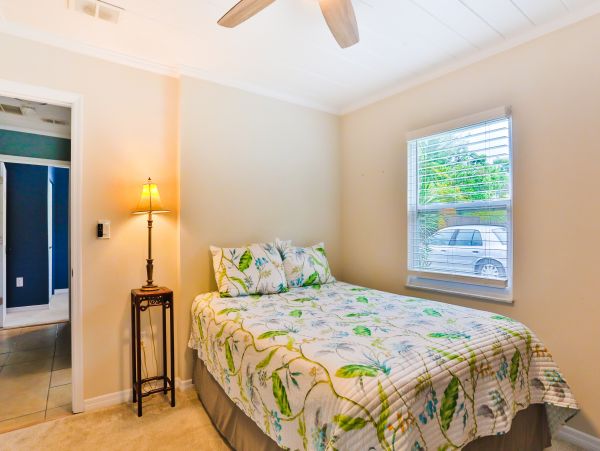 Lakefront 4 Bedroom Vacation Rental in Bradenton
