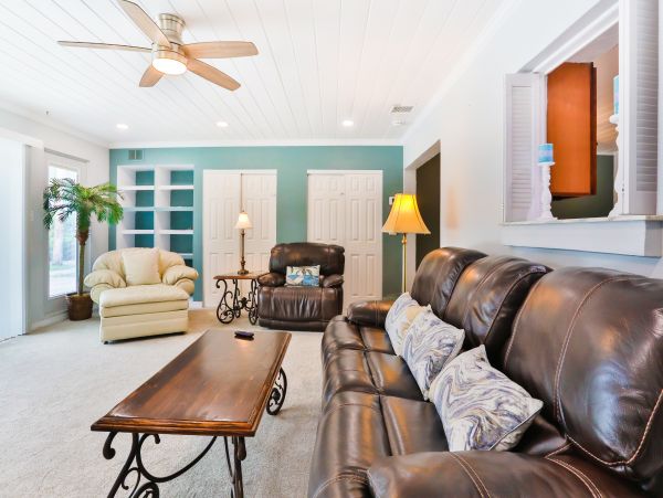 Lakefront 4 Bedroom Vacation Rental in Bradenton